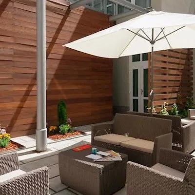 Fortyplusone - Newly Renovated! Hotel Wenen