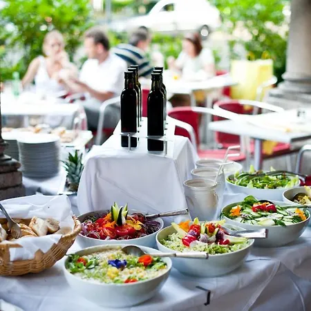 Regina Hotel 4*
