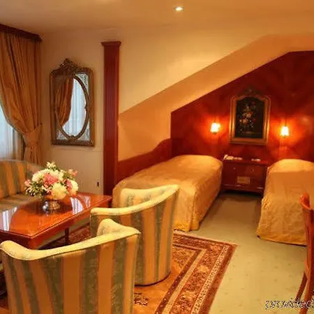 Am Schubertring 4*