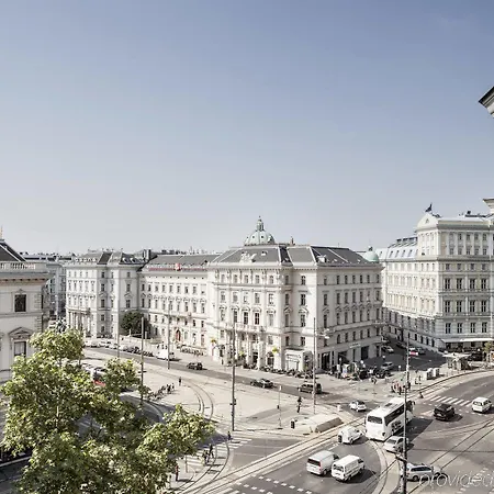 Grand Ferdinand - Your In The Center Wenen