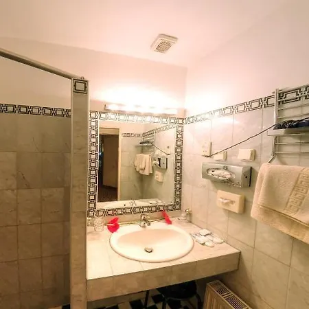 Carlton Opera Hotel