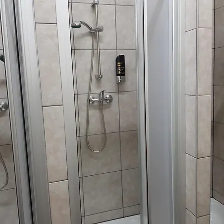 Easyroom - Budget Hostal *