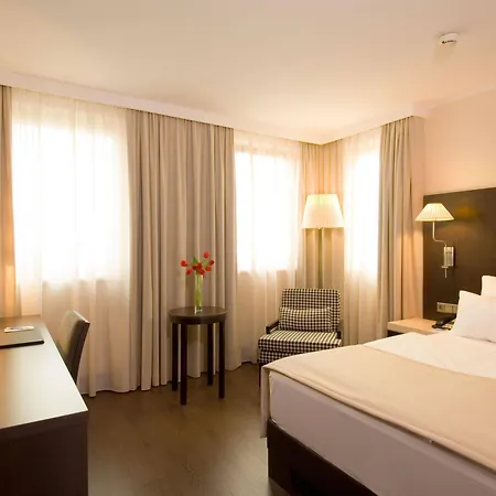 Hotel Nh Danube 4*