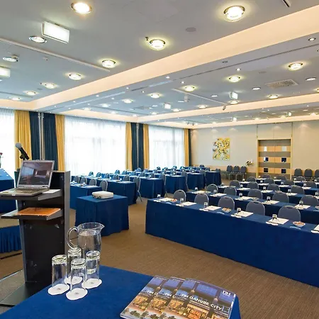 Nh Danube Hotel 4*