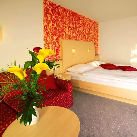 Strandhotel Alte Donau Hotel 4*