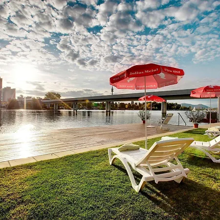 Strandhotel Alte Donau Hotel