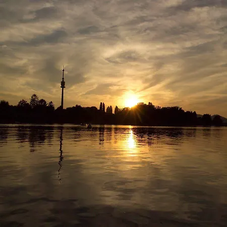 Strandhotel Alte Donau 4*