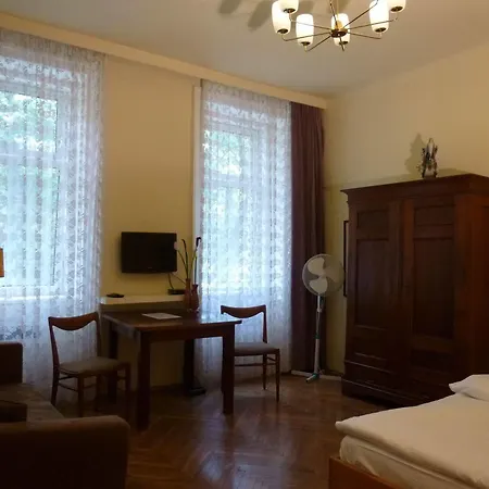 Maximillian Aparthotel 2*