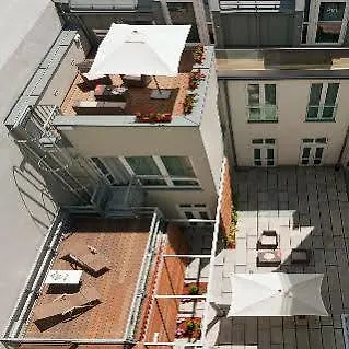 Hotel Fortyplusone - Newly Renovated!