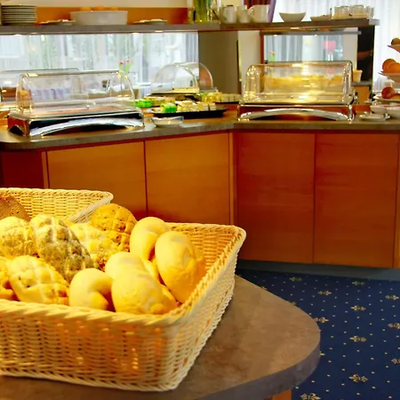 Hotell The Weekend 4*
