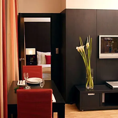 Aparthotel The Levante Rathaus 4*