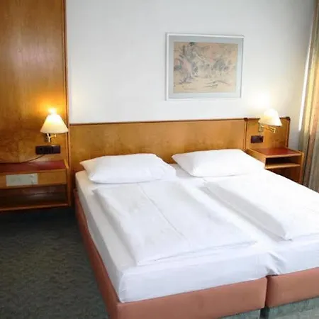 Hotel Ekazent Schoenbrunn 3*