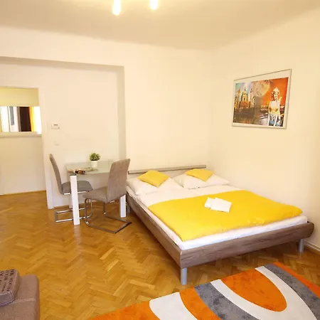 Kroellgasse I Contactless Check-in Vienna