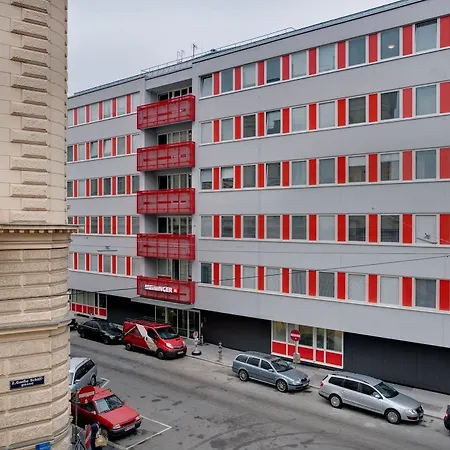 Hotel Meininger Downtown Sissi 3*