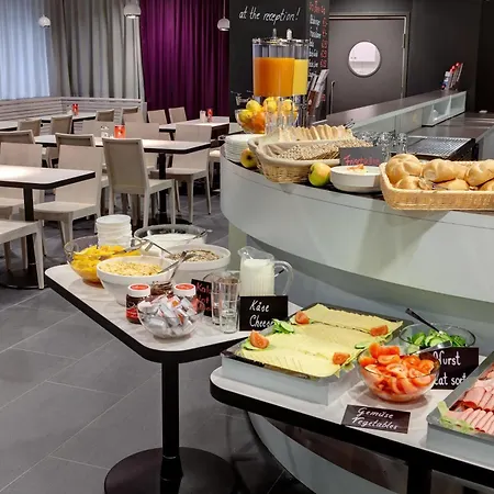 Meininger Downtown Sissi Hotel 3*
