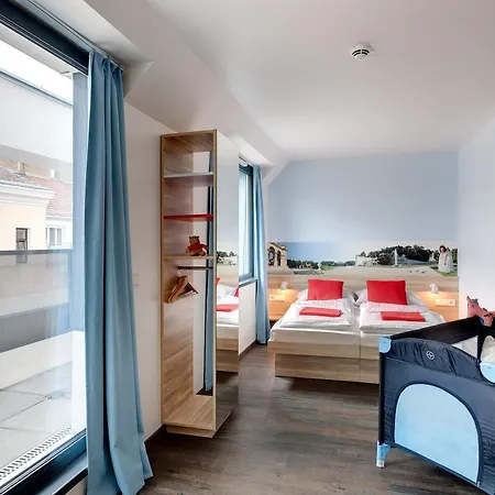 Hotel Meininger Downtown Franz