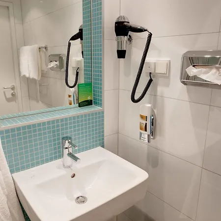 Hotel Meininger Downtown Franz 3*