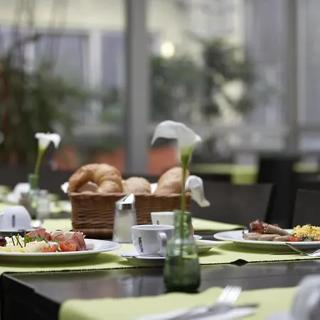 Intercityhotel 4*