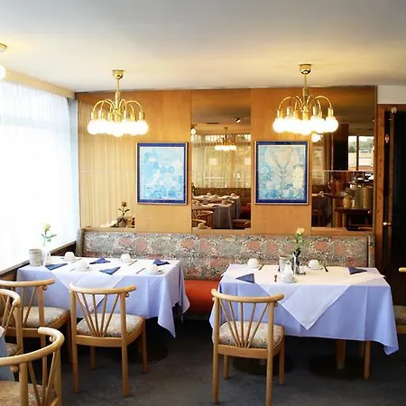 Hotel Ekazent Schoenbrunn 3*