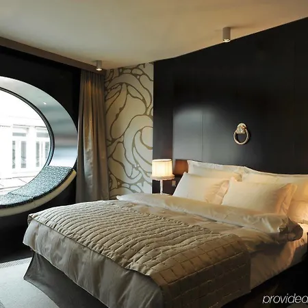 Topazz & Lamee Hotel