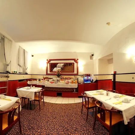 Carlton Opera Hotel