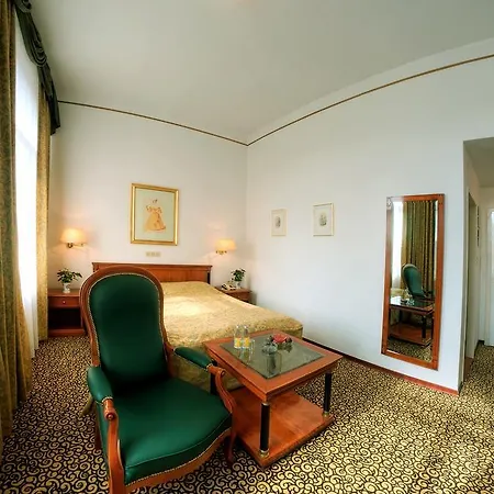 Carlton Opera Szálloda 3*
