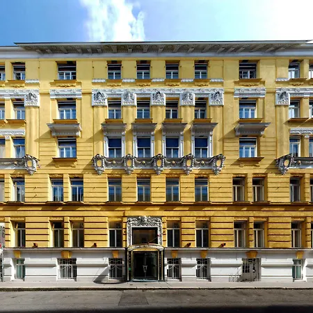 Hotel Carlton Opera 3*