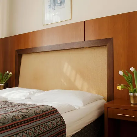 Carlton Opera Hotel
