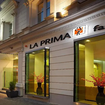 Fortyplusone - Newly Renovated! 4*