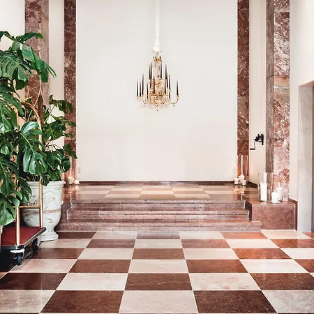 Grand Ferdinand - Your In The Center Wenen