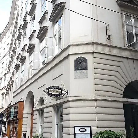 Sobieski St. Stephen's Cathedral Apartment Vienna