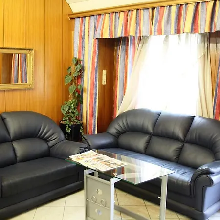 Cyrus Panzió