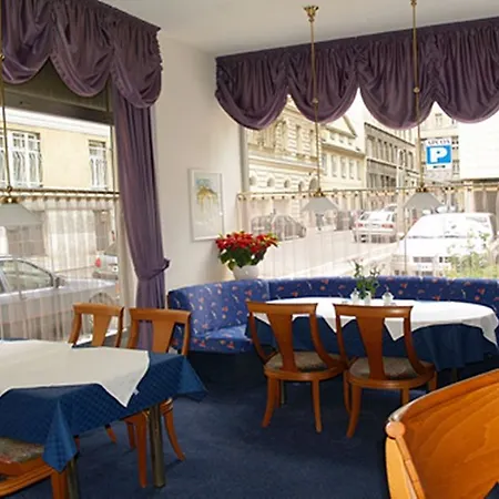 Hotell The Weekend 4*