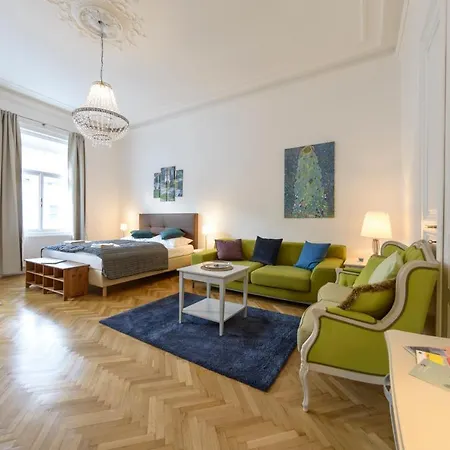 Senator Stephansplatz By Ichbucheat Apartment
