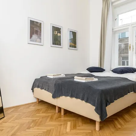 Senator Stephansplatz By Ichbucheat Apartment