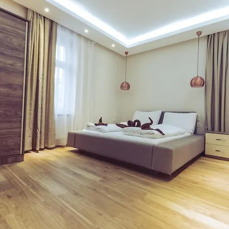 Aurellia Apartment