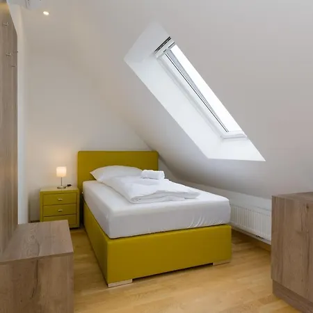 Ullmann 1150 Apartment