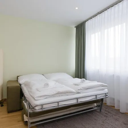 Ullmann 1150 Apartment