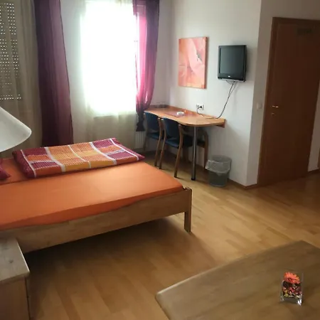 Czeczil * Vienna