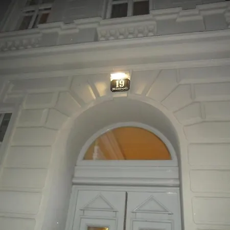 Luxury Near Castle Guest house *