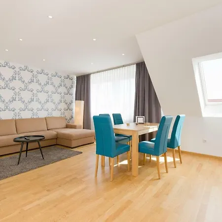 Ullmann 1150 Apartment