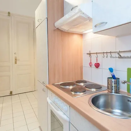Lovely In A Quiet Area Close To The Center Apartment