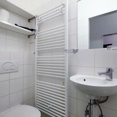 Lovely In A Quiet Area Close To The Center Apartment *