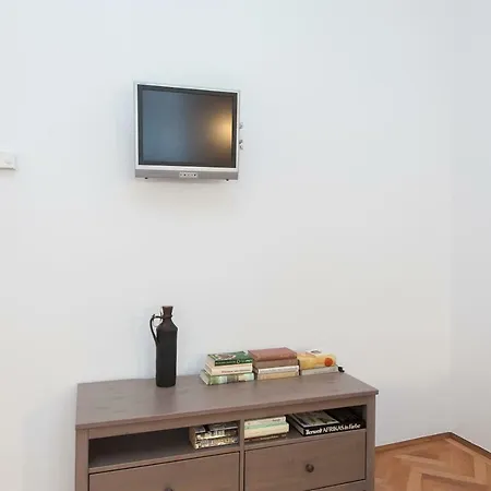 Lovely In A Quiet Area Close To The Center Apartment
