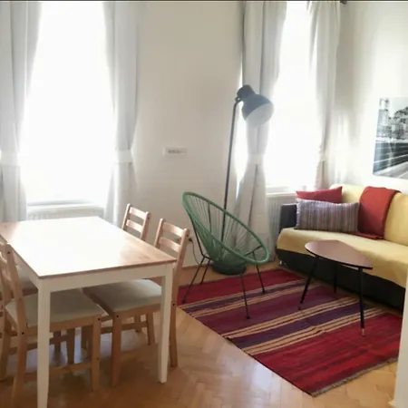 Apartment Lovely In A Quiet Area Close To The Center *