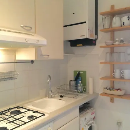 Lovely In A Quiet Area Close To The Center Apartment *