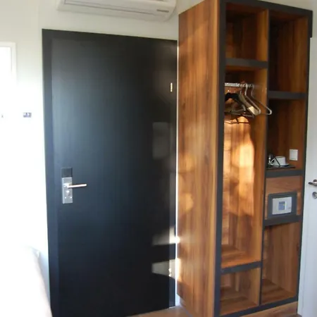 Hotel Apollo 2*