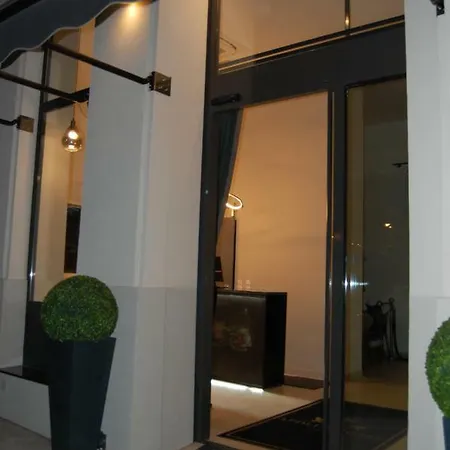 Apollo Hotel 2*