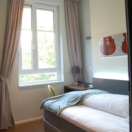 Apollo Hotel 2*