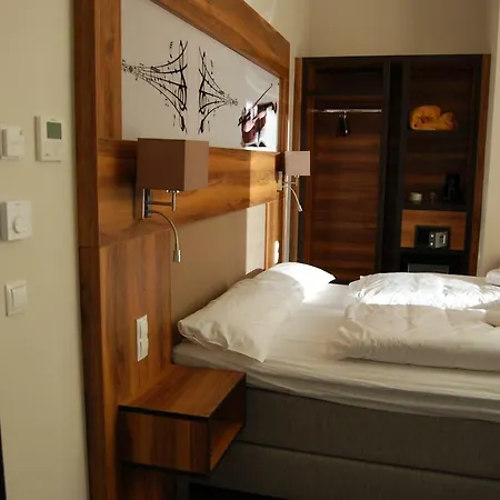 Apollo Hotel 2*